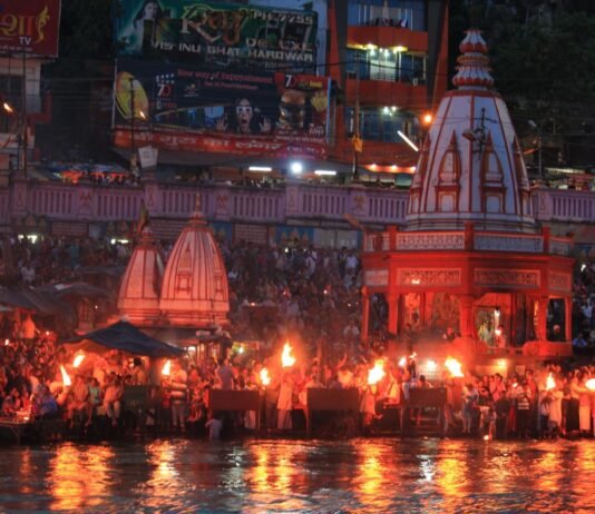 मकर संक्रांति पर हरिद्वार में श्रद्धालुओं की ऐतिहासिक भीड़, 4.90 लाख ने हर की पैड़ी पर लगाई आस्था की डुबकी