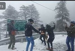 उत्तराखंड के पहाड़ों में सीजन की जोरदार बर्फबारी, चारधाम से धनोल्टी तक बिछी सफेद चादर