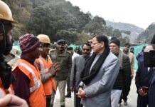 सीएम धामी ने किया कैंची धाम सड़क का निरीक्षण