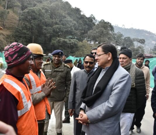 सीएम धामी ने किया कैंची धाम सड़क का निरीक्षण